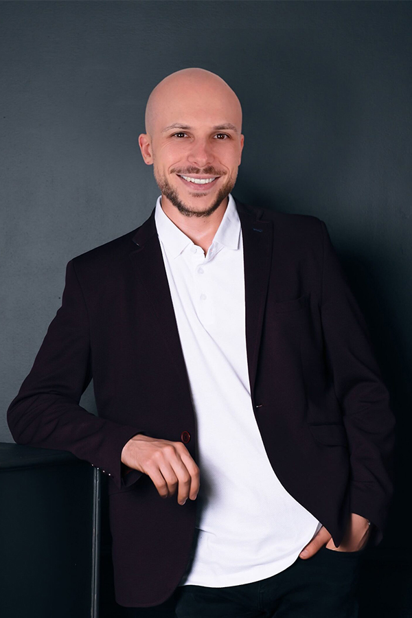 Über Uns CEO MG